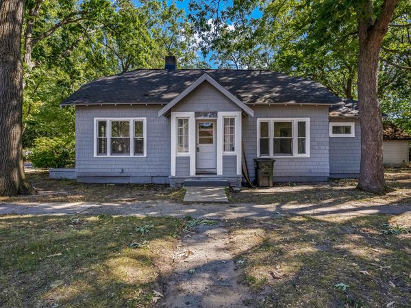 689 E Larch Avenue, Muskegon, MI 49442