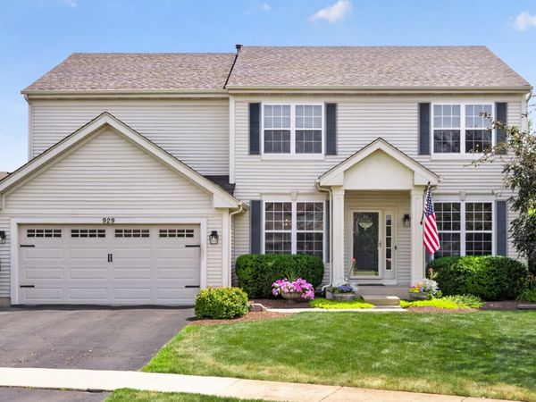 929 Oxford Court, Pingree Grove, IL 60140