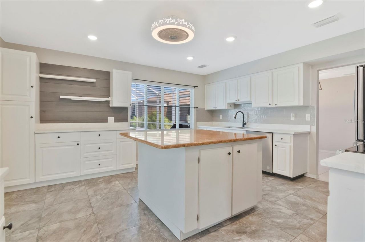 303 Barstow Court, Sun City Center, FL 33573 Photo