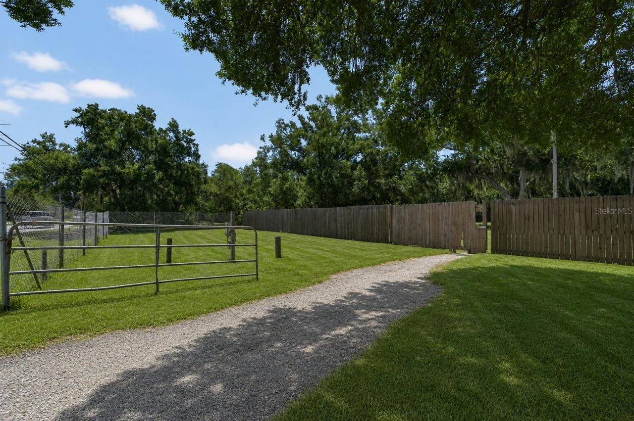 805 E Shell Point Road, Ruskin, FL 33570 Photo