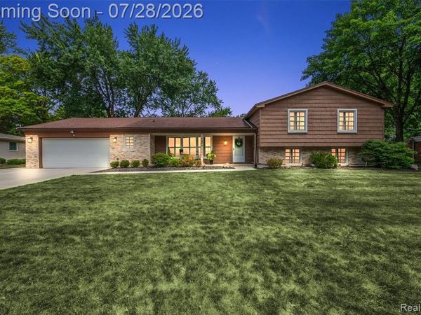 7435 Saint Auburn Drive, Bloomfield Hills, MI 48301