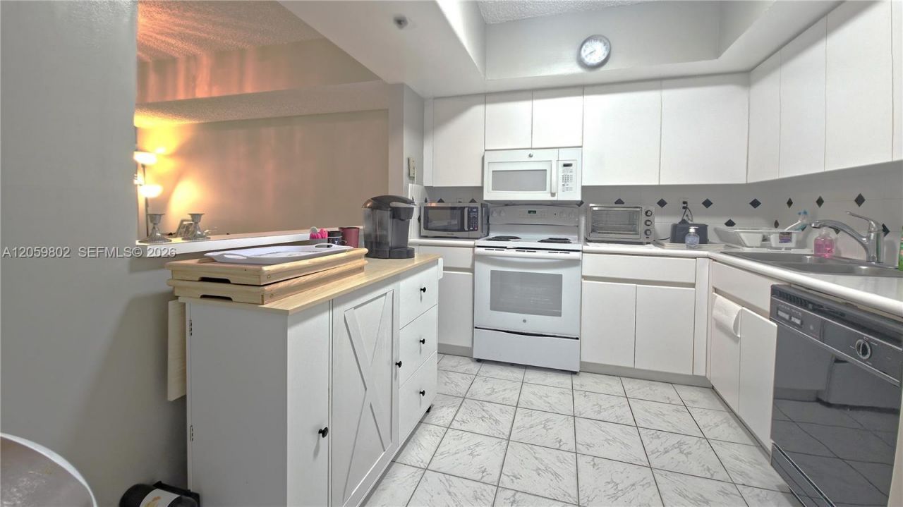 9455 Collins Ave, Unit 501, Surfside, FL 33154 Photo