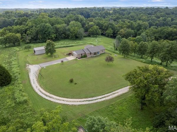 222 Wild Rose Lane, Cape Girardeau, MO 63701