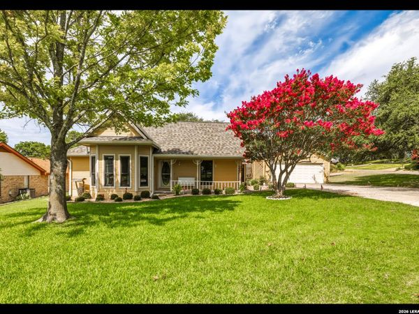 1445 N Gloucester Point, Kerrville, TX 78028