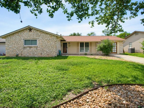 8315 Castle Creek Dr, San Antonio, TX 78218