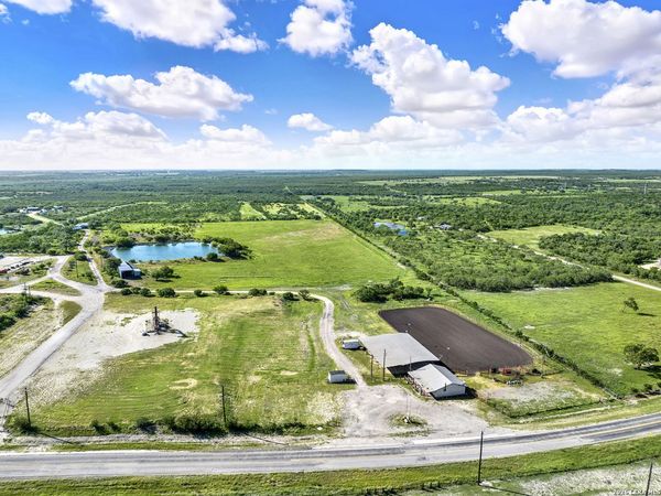8809 Fm 791, Falls City, TX 78113