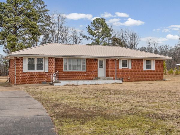 821 Memorial Dr , Paris, TN 38242