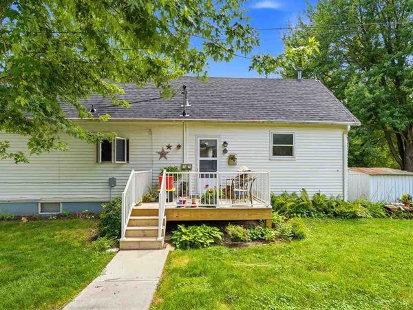 120 N Knisel, Riverside, IA 52327