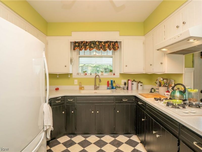 507 W Maple Street , North Canton, OH 44720 Photo 14