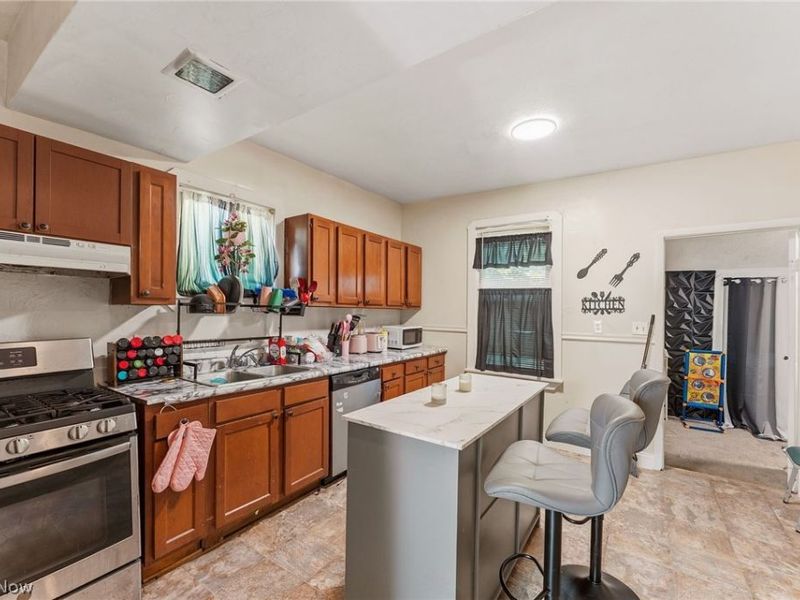 2032 W 104th Street , Cleveland, OH 44102 Photo 8