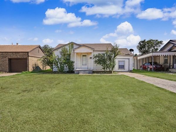 1016 E Liveoak Street, Altus, OK 73521
