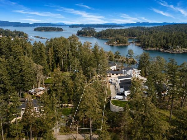 2452 Tryon Rd , North Saanich, BC V8L 5H8