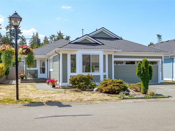 1290 Oceanside Dr, Qualicum Beach, BC V9K 2K4
