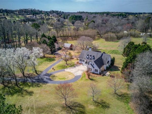 395 Bill Watkins Road , Hoschton, GA 30548