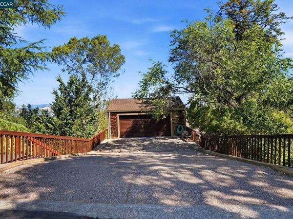 132 Rudgear Dr, Walnut Creek, CA 94596