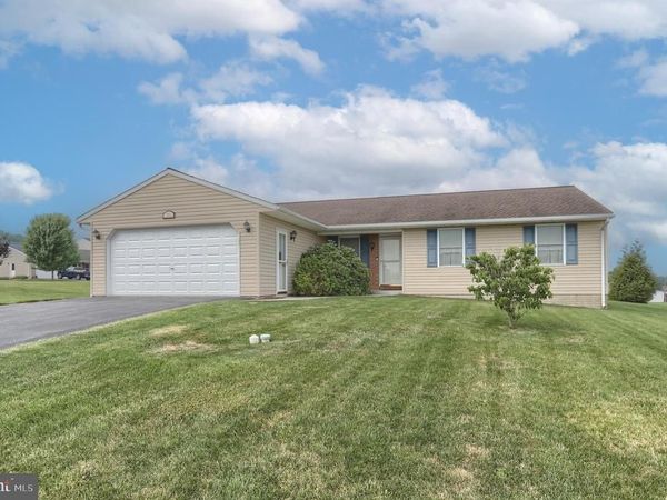 202 VILLAGE DR , NEWMANSTOWN, PA 17073