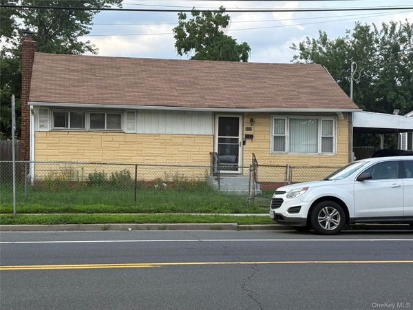 3418 Great Neck Road , Amityville, NY 11701