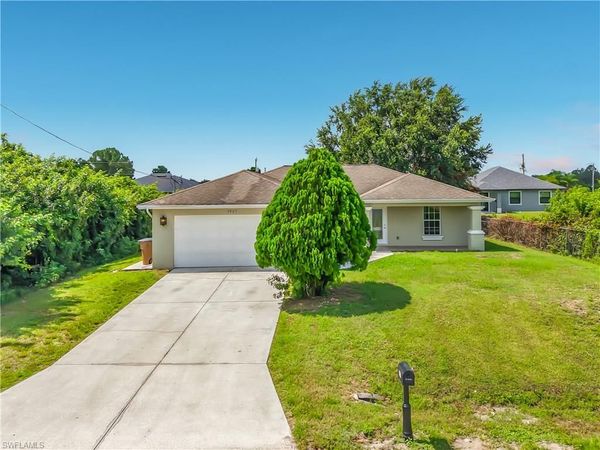 3027 38th ST SW, LEHIGH ACRES, FL 33976