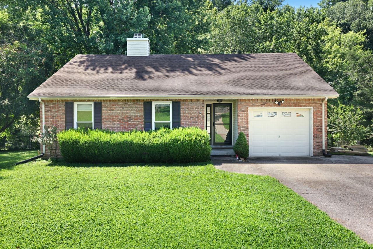 1741 Broadripple Dr , Clarksville, TN 37042 Main Photo
