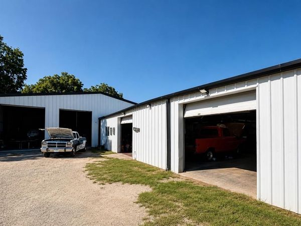 306 W OAK Avenue , Comanche, TX 76442