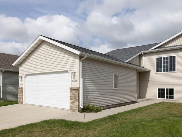 2524 31st Avenue S, Moorhead, MN 56560