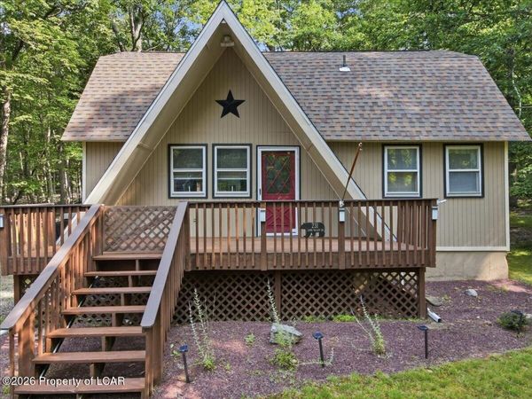 231 W Lake Valley Drive, Hazleton, PA 18202