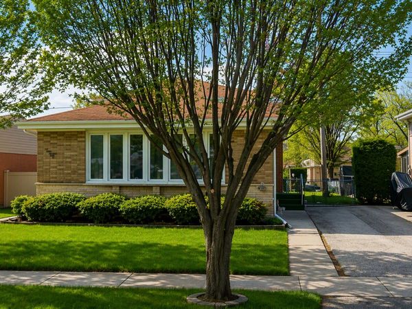 4639 Howard Street , Skokie, IL 60076