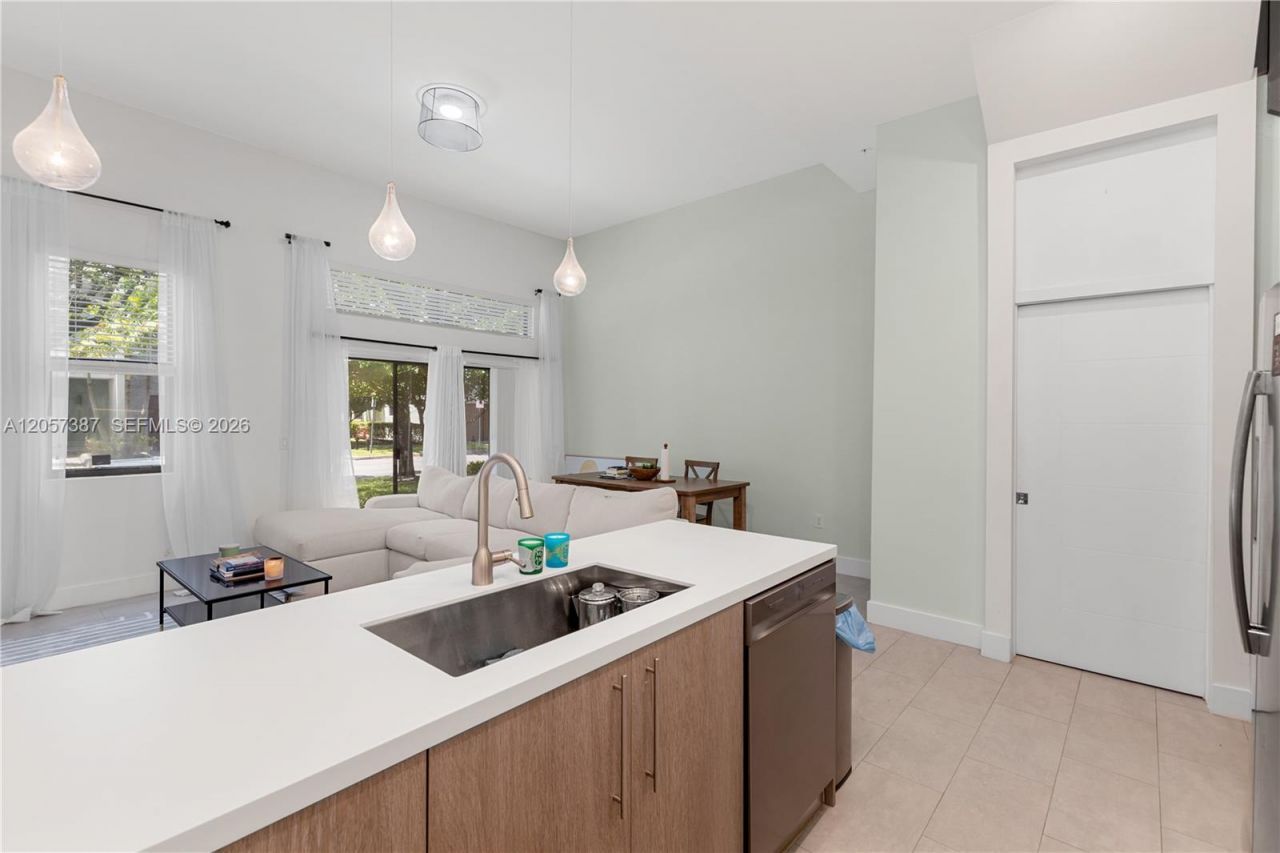 4444 NW 9th St , Plantation, FL 33317 Photo