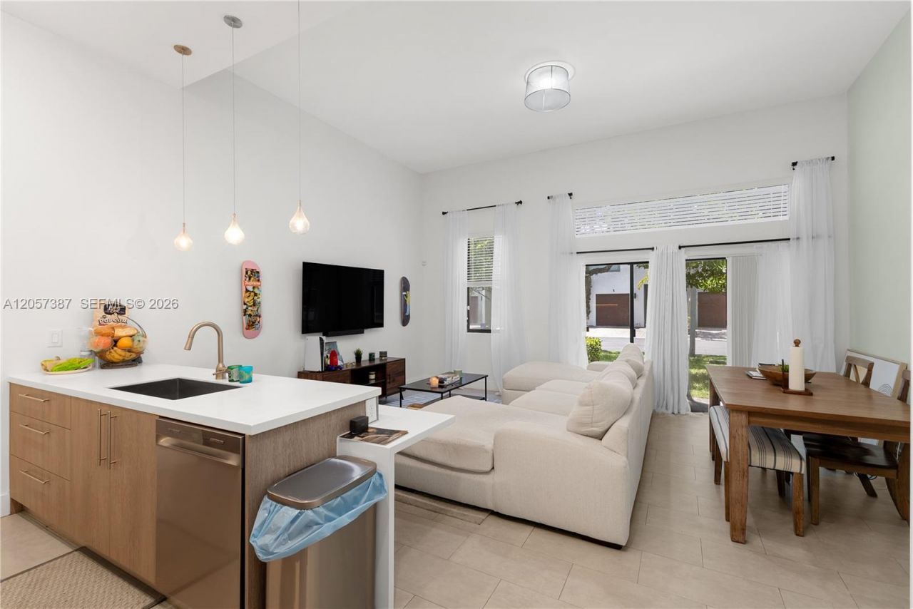 4444 NW 9th St , Plantation, FL 33317 Photo