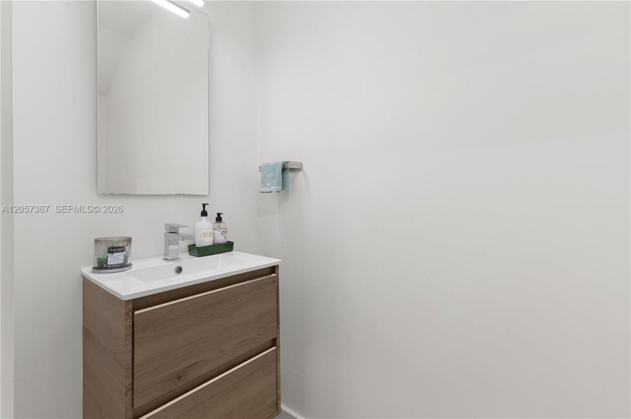 4444 NW 9th St , Plantation, FL 33317 Photo