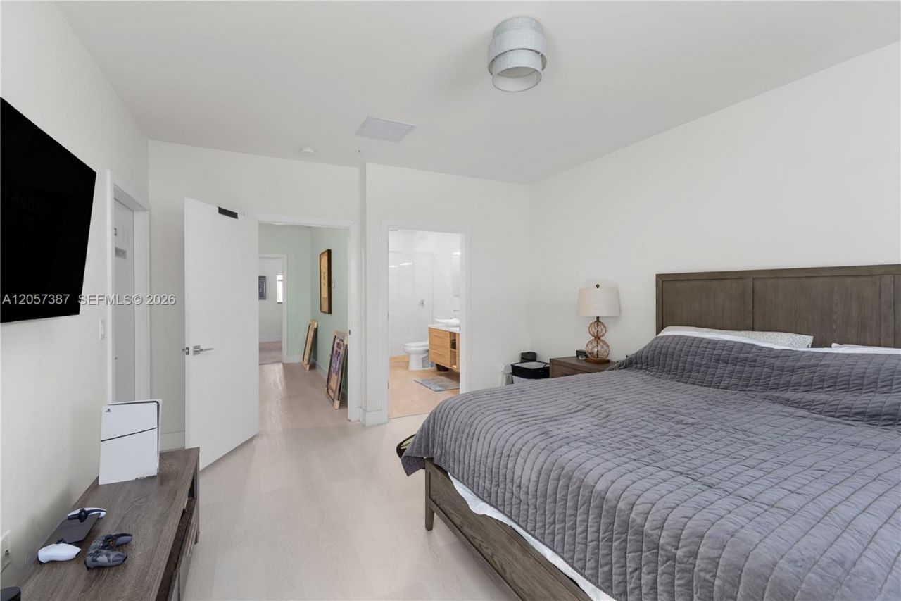 4444 NW 9th St , Plantation, FL 33317 Photo