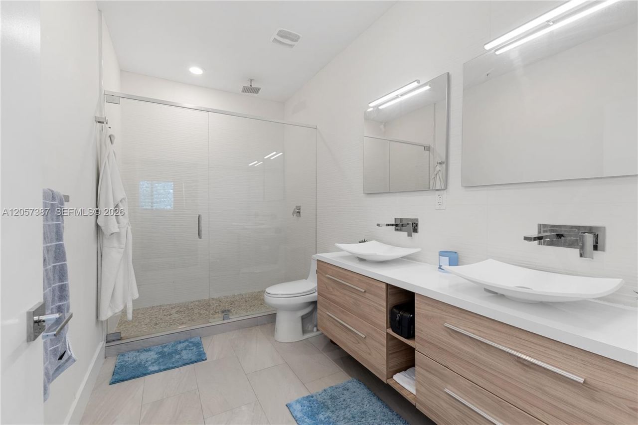 4444 NW 9th St , Plantation, FL 33317 Photo