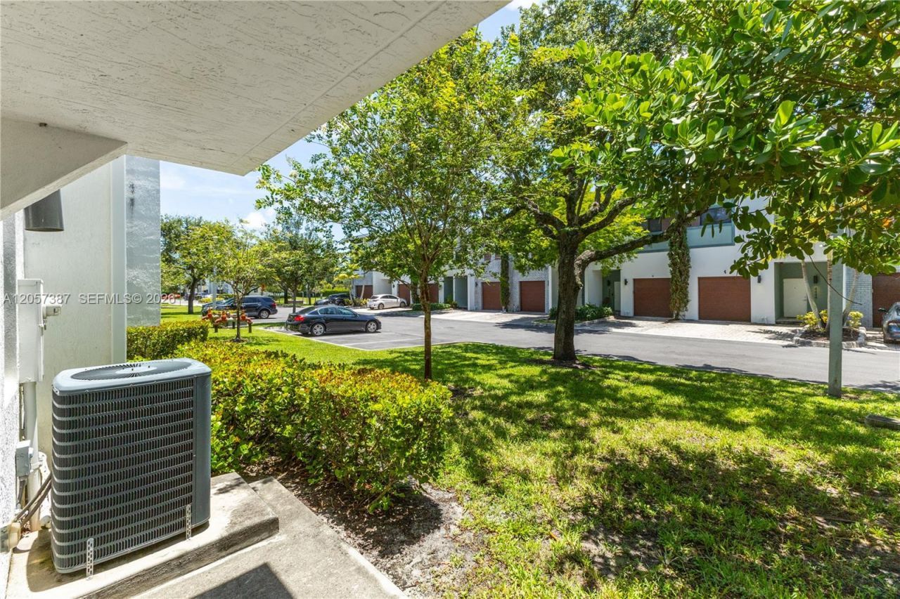 4444 NW 9th St , Plantation, FL 33317 Photo