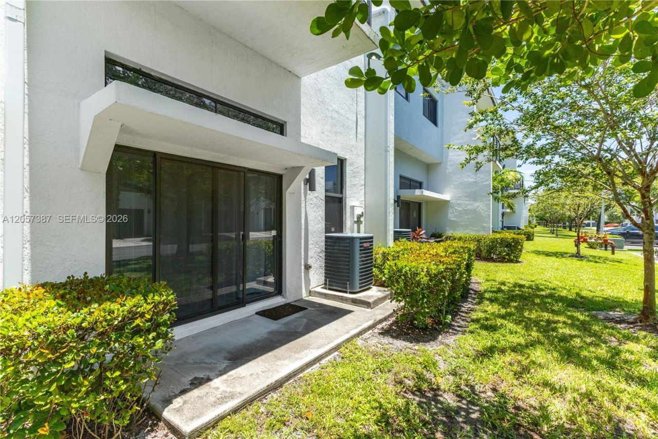4444 NW 9th St , Plantation, FL 33317 Photo