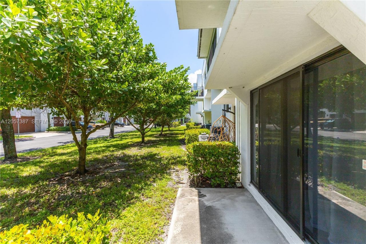 4444 NW 9th St , Plantation, FL 33317 Photo
