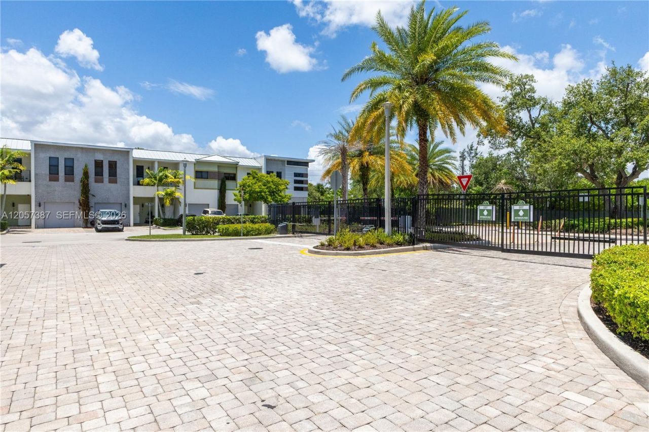 4444 NW 9th St , Plantation, FL 33317 Photo