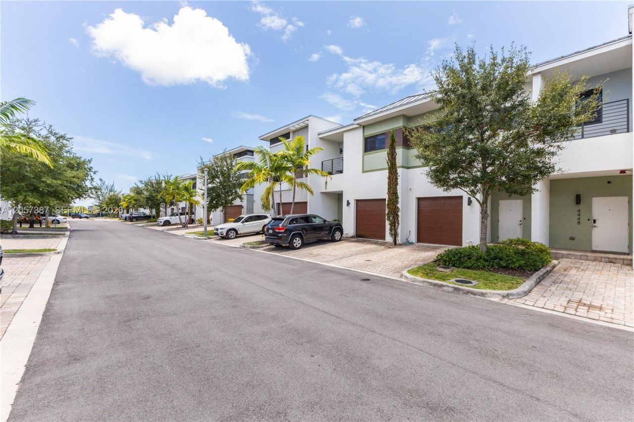 4444 NW 9th St , Plantation, FL 33317 Photo