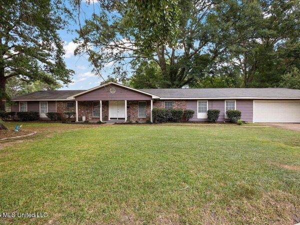 1204 Deerfield Lane, Jackson, MS 39211