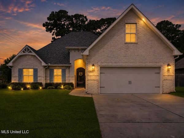 101 Spanish Cove Drive, Ocean Springs, MS 39564