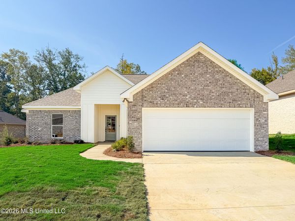 999 Riverside Lane, Pearl, MS 39208