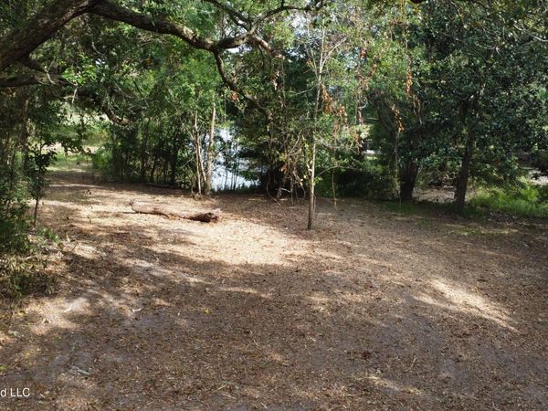 839 Graveline Road, Gautier, MS 39553