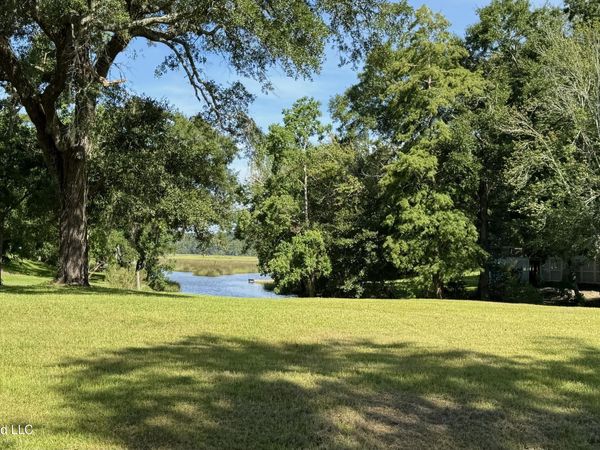 3033 Magnolia Lane, Ocean Springs, MS 39564