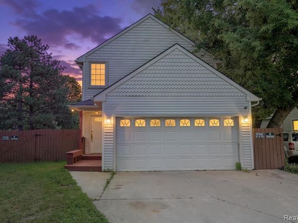 23106 Hughes Avenue, Hazel Park, MI 48030