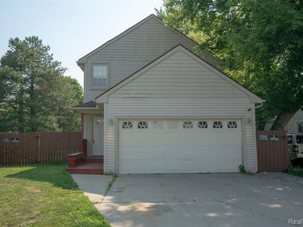 23106 Hughes Avenue , Hazel Park, MI 48030