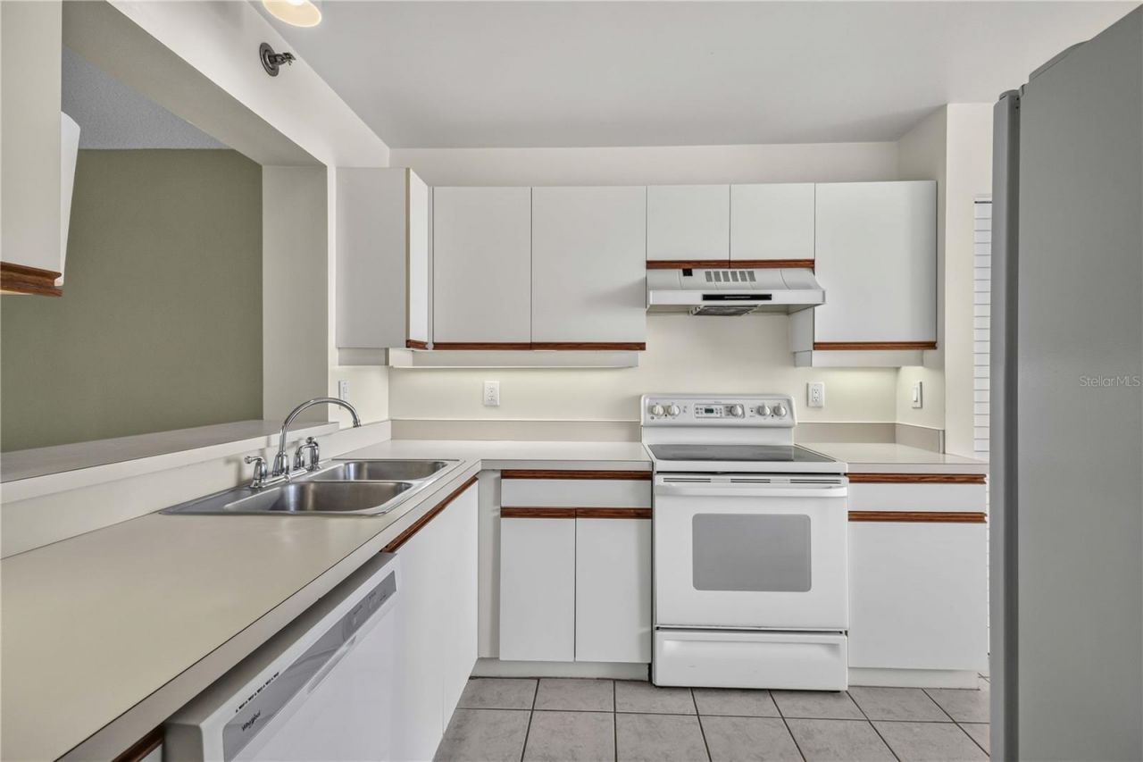 4550 Pinebrook Circle, Unit 605, Bradenton, FL 34209 Photo