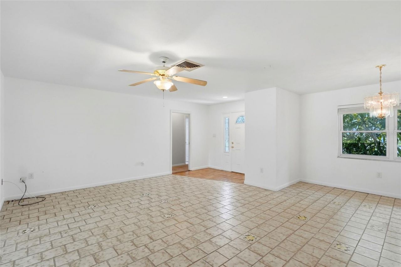 2711 Gulf Gate Drive, Sarasota, FL 34231 Photo