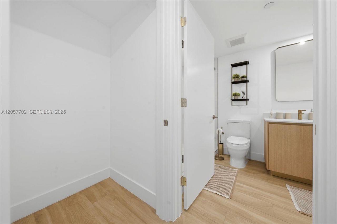 90 NE 32nd St , Unit 811, Miami, FL 33137 Photo