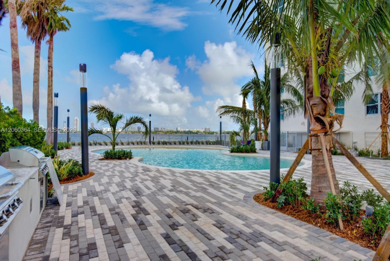 7501 E Treasure Dr, Unit 4K, North Bay Village, FL 33141 Photo