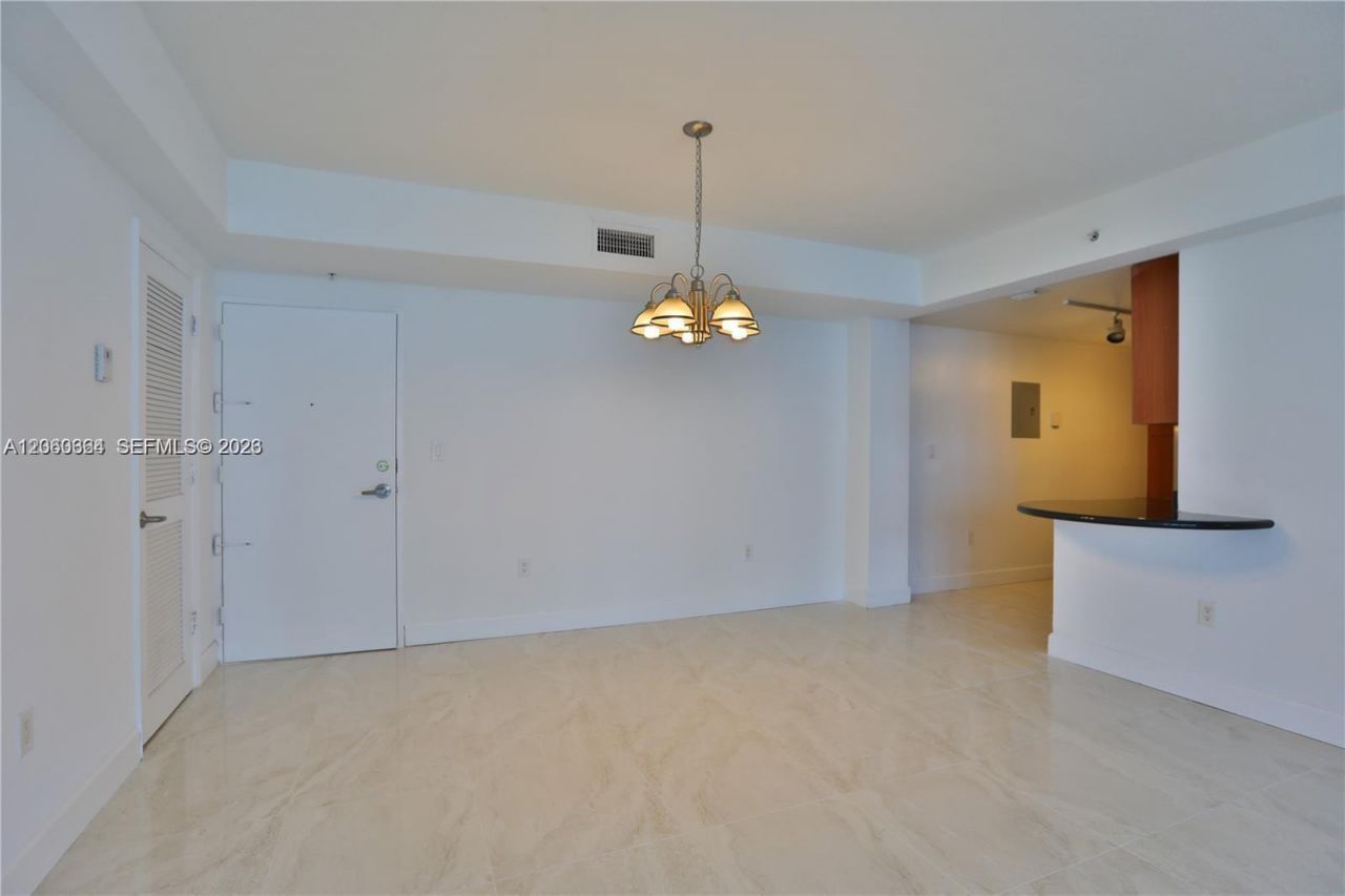 7501 E Treasure Dr, Unit 4K, North Bay Village, FL 33141 Photo