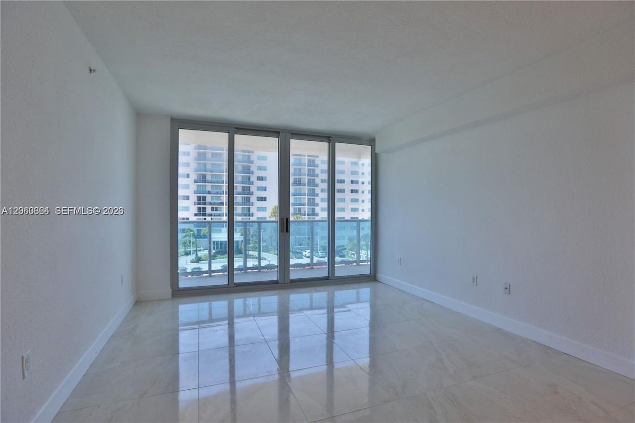 7501 E Treasure Dr, Unit 4K, North Bay Village, FL 33141 Photo